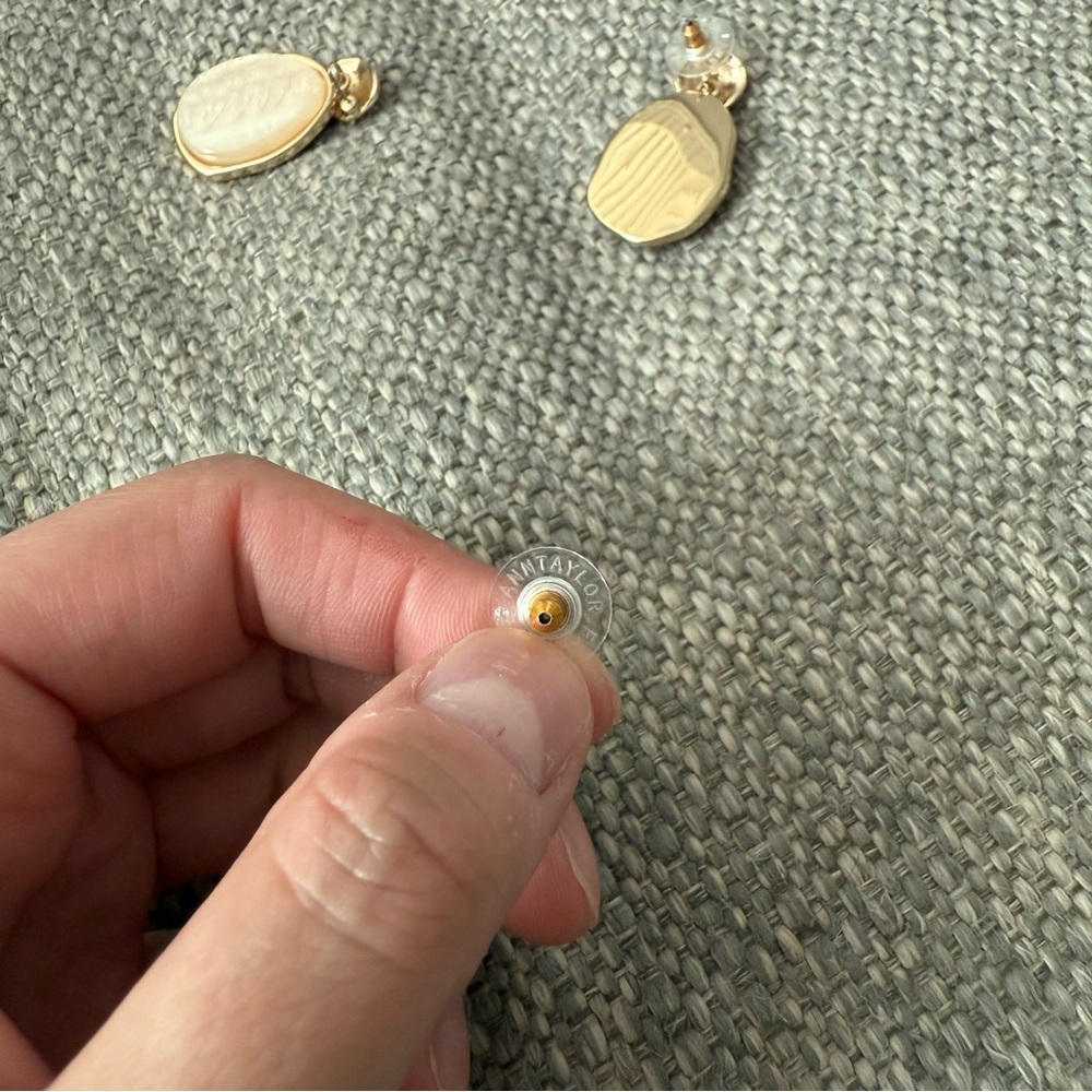 New Ann Taylor Gold & Cream‎ Drop Earrings - Picture 4 of 4
